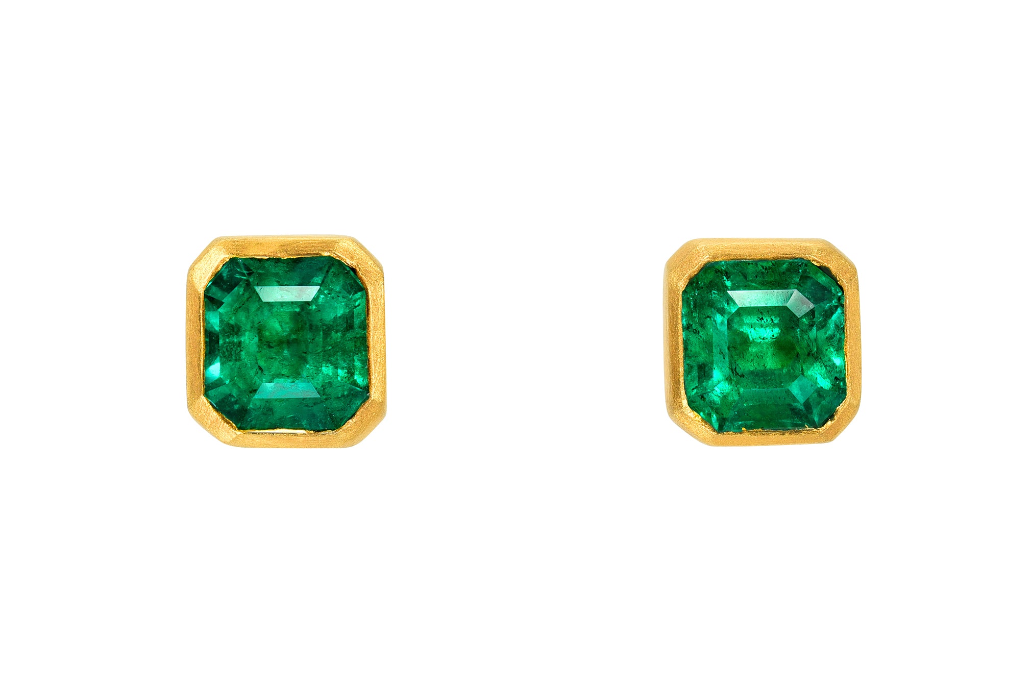 EMERALD STUDS