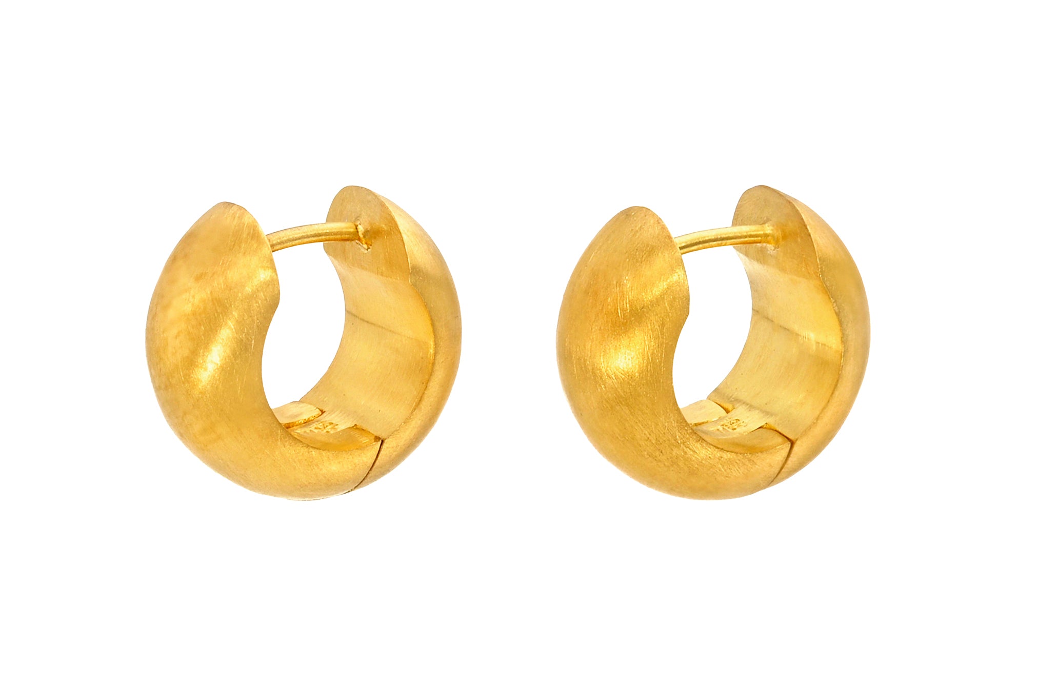 8MM OVERSIZED SIGNATURE HOOPS