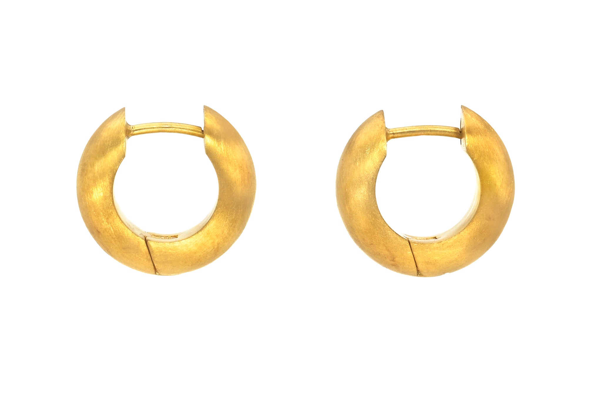 8MM OVERSIZED SIGNATURE HOOPS